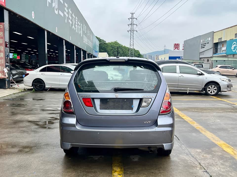 Suzuki Liana