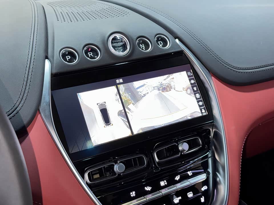 Aston Martin DBX Aston Martin DBX