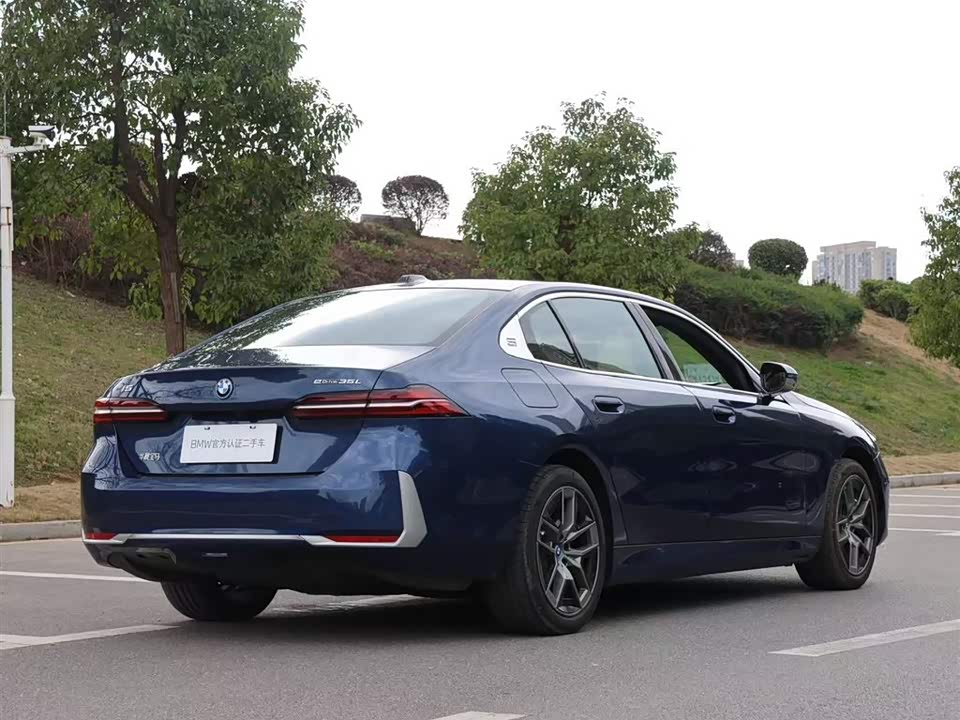 BMW i5