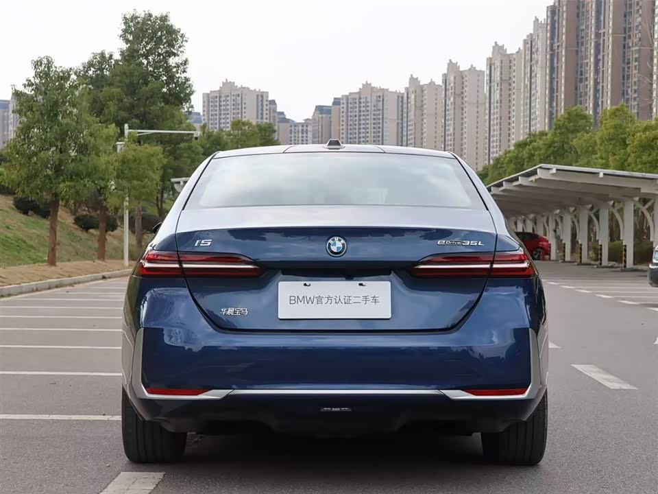BMW i5