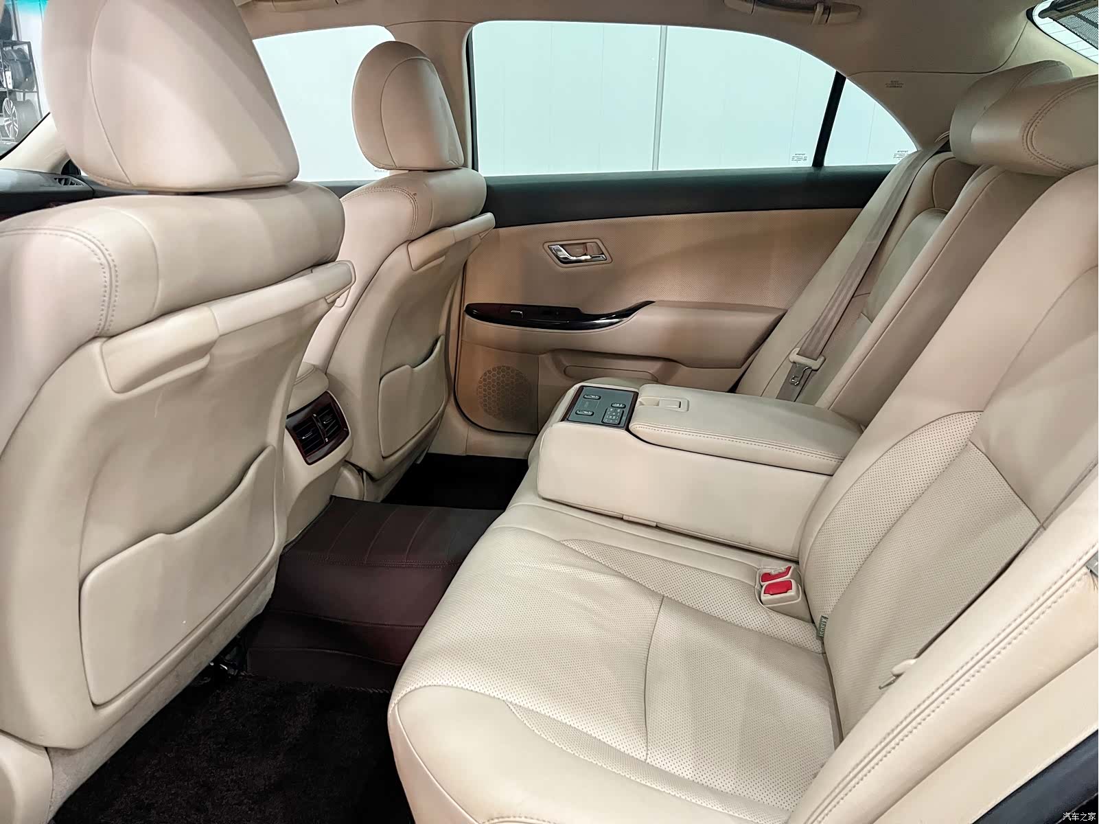 Toyota Crown, 2010 9