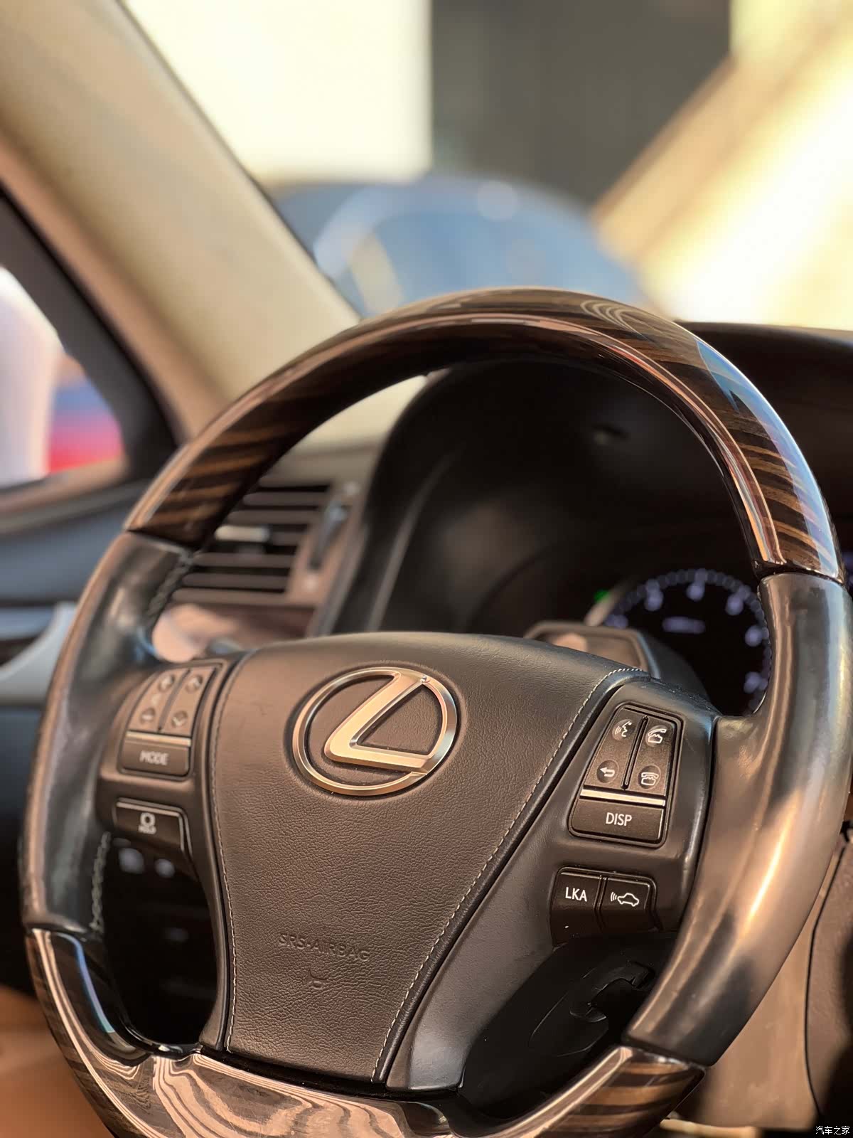 Lexus LS, 2016 32