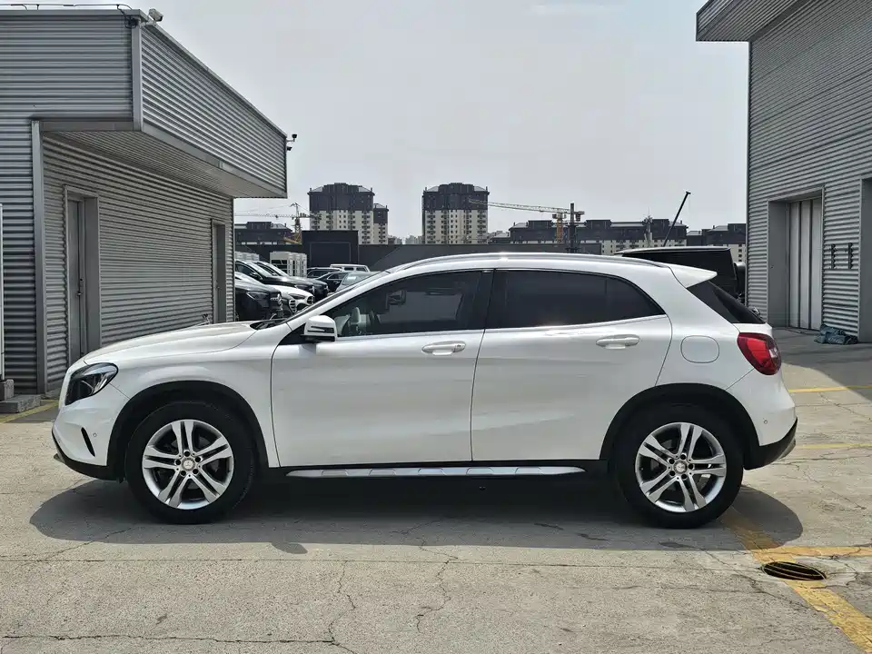 Mercedes-Benz GLA Mercedes-Benz GLA