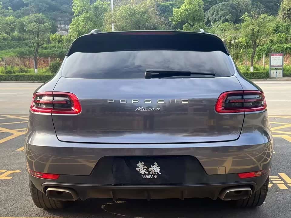 Porsche Macan