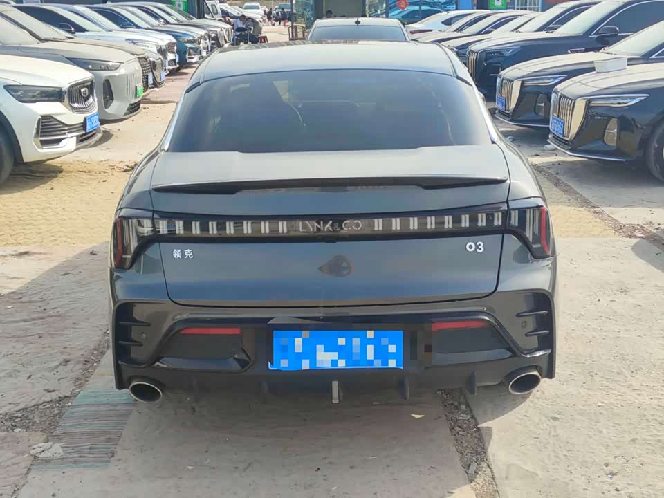Lynk & Co 03