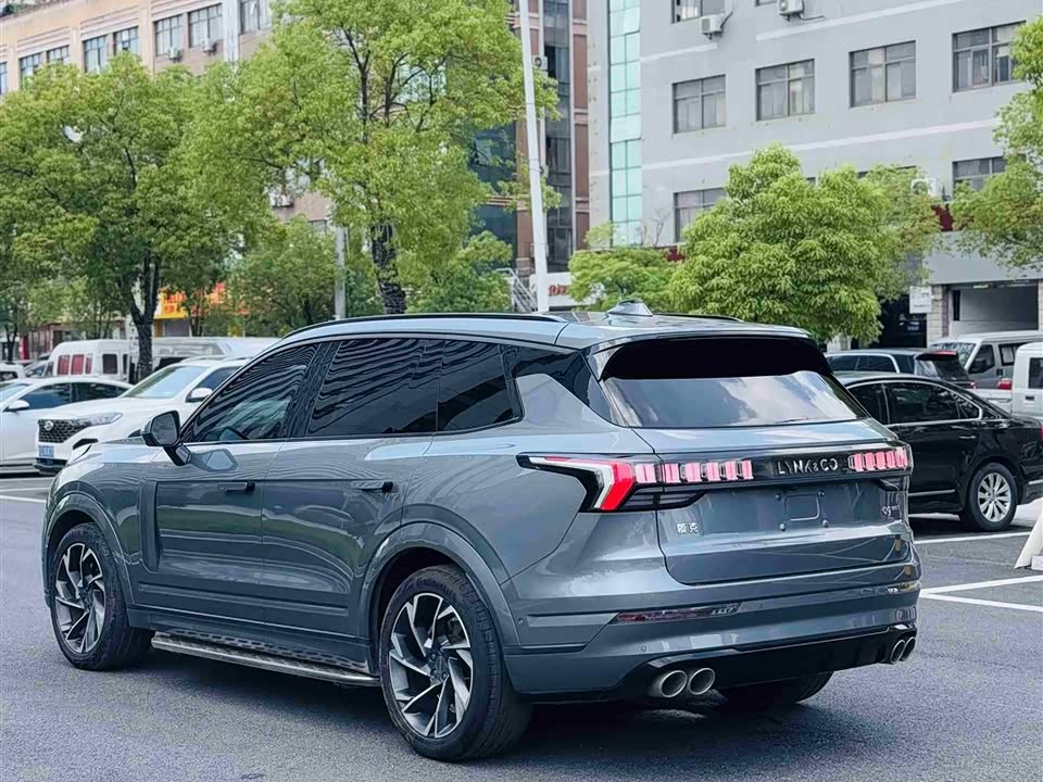 Lynk & Co 09