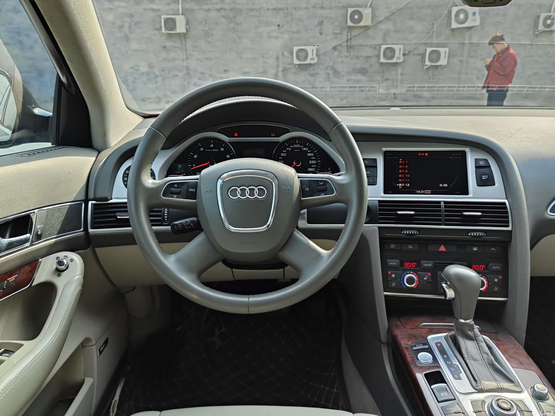 Audi A6L, 2011 11