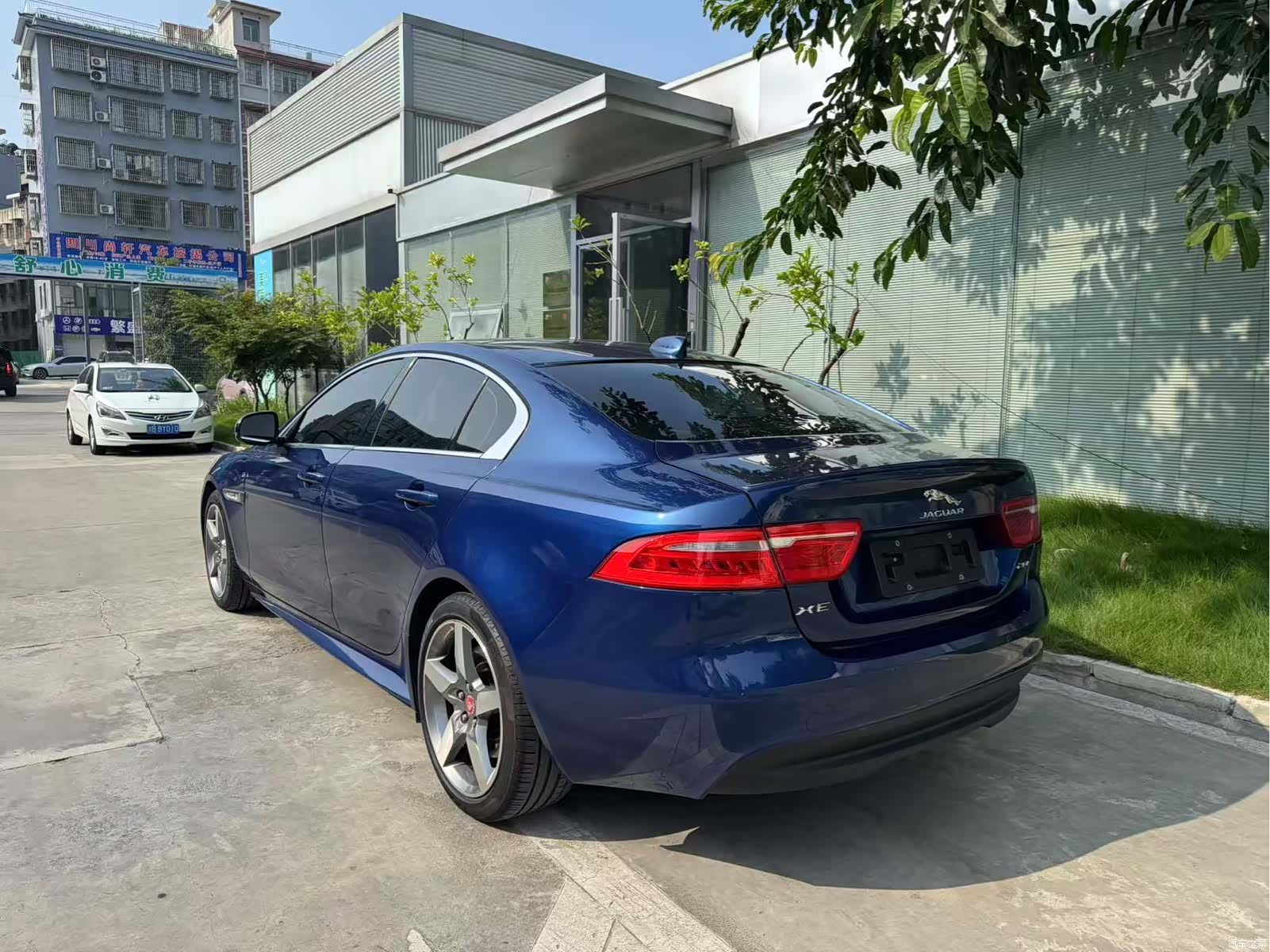 Jaguar XE, 2016 9