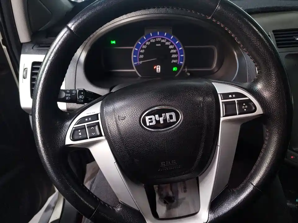 BYD S6
