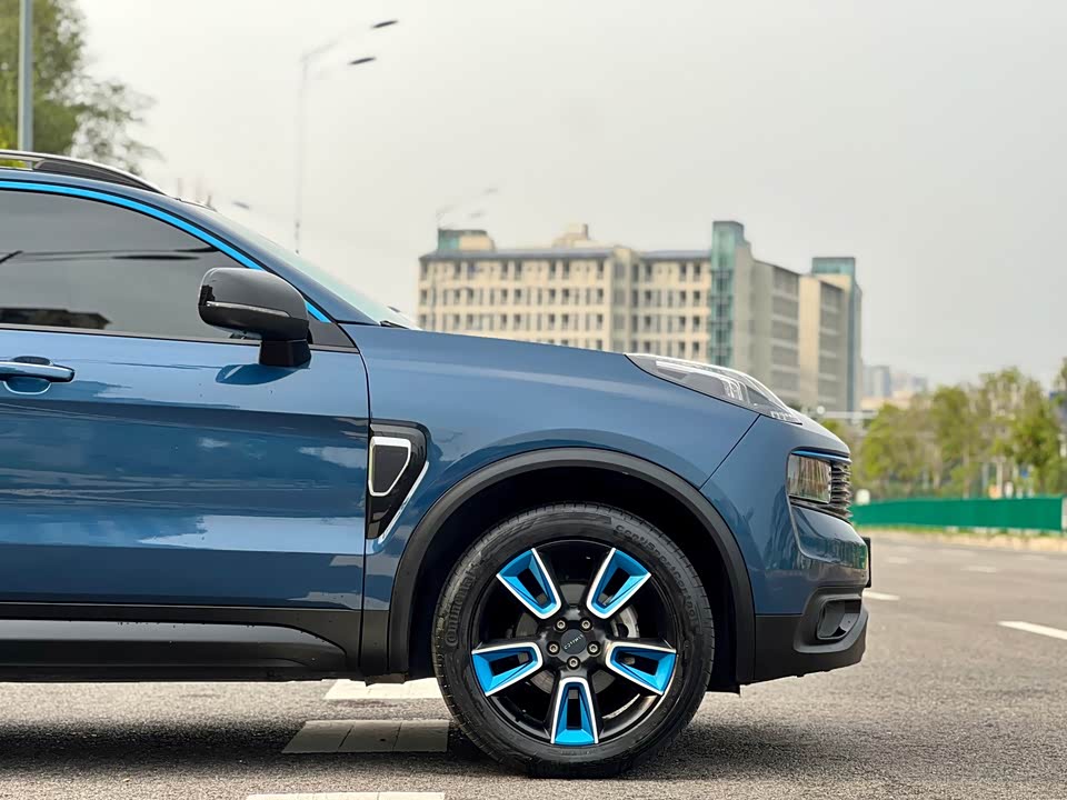 Lynk & Co 01
