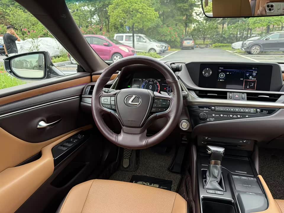 Lexus ES