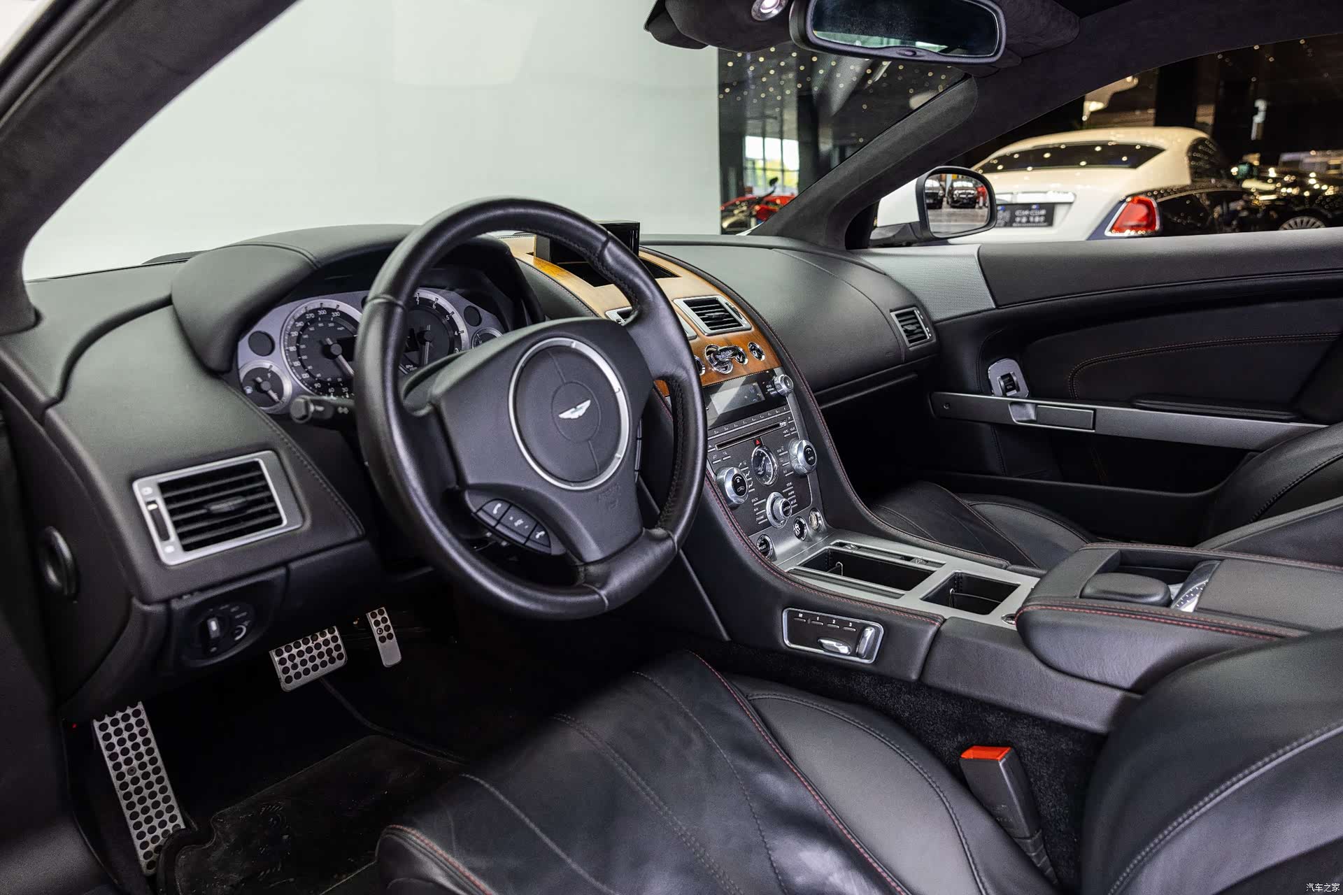 Aston Martin DB9, 2014 9