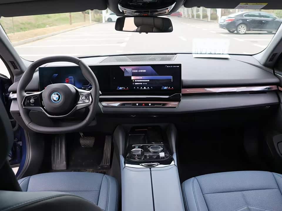 BMW i5