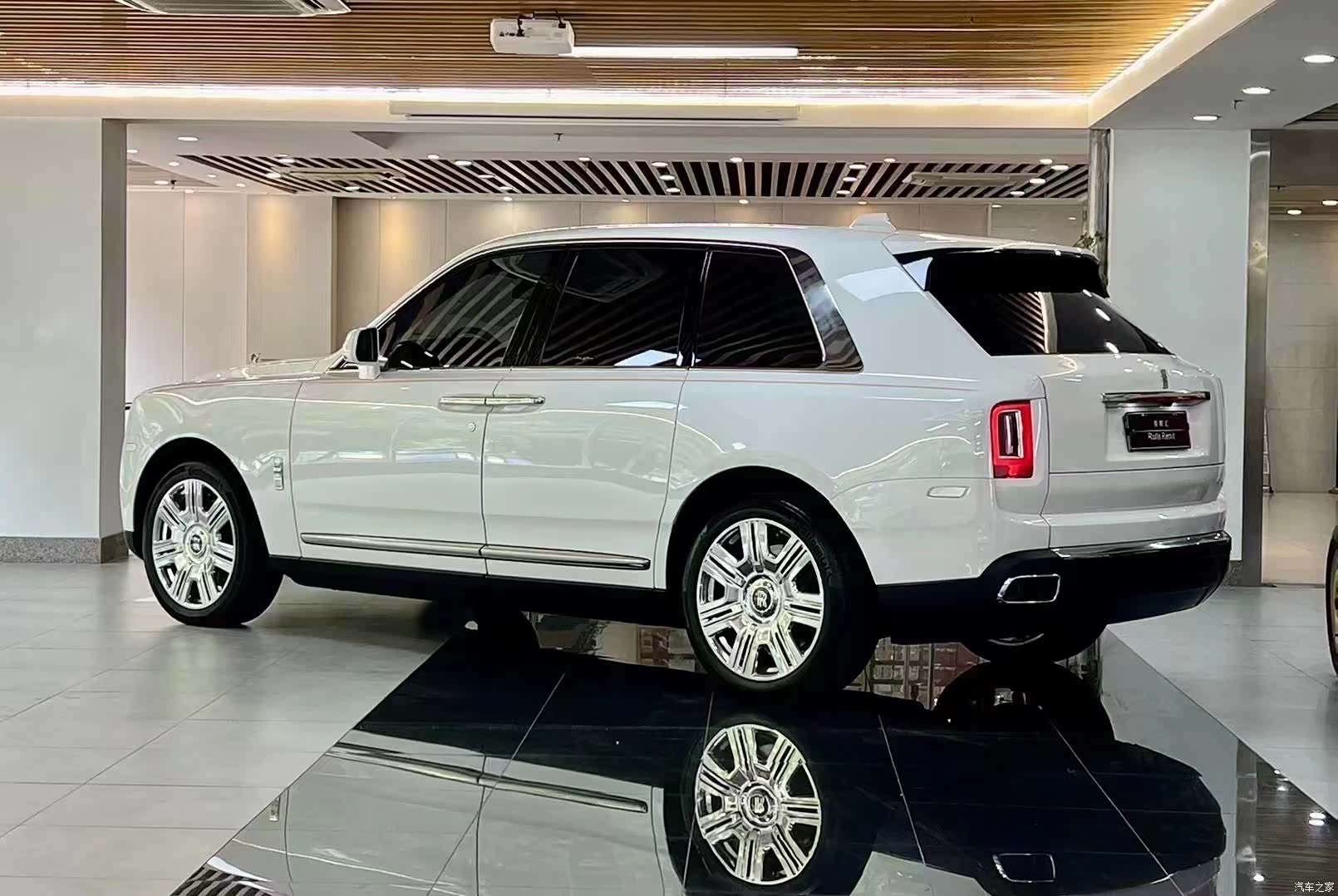 Rolls-Royce Cullinan, 2021 3
