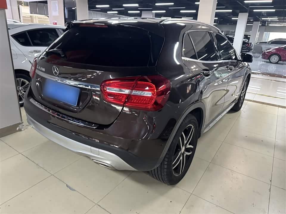 Mercedes-Benz GLA Mercedes-Benz GLA