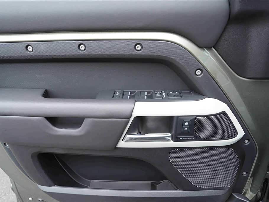Land Rover guard