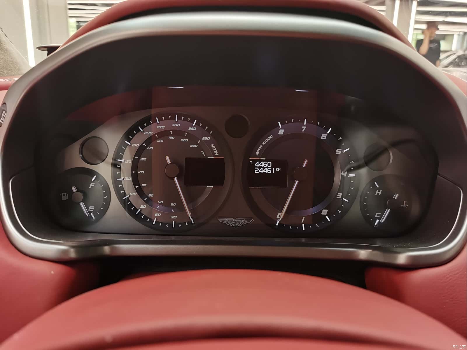 Aston Martin Vanquish, 2015 11