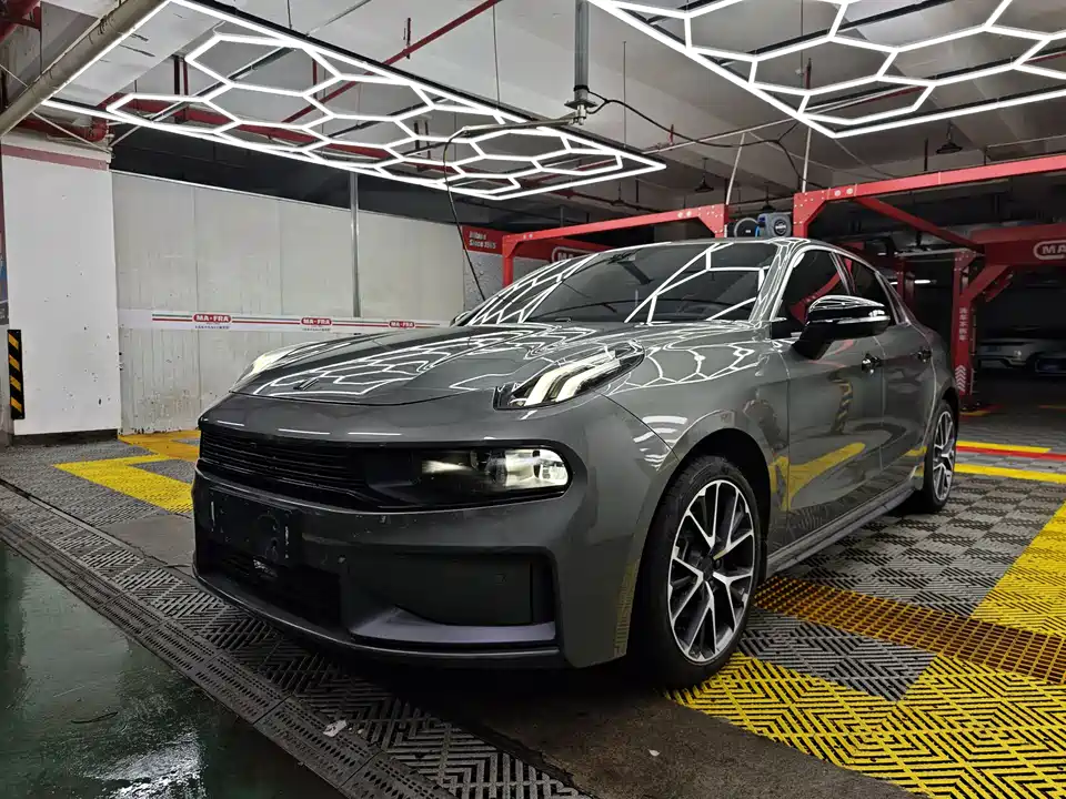 Lynk & Co 03