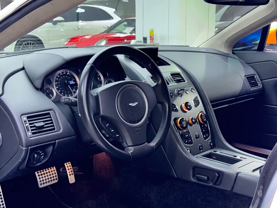 Aston Martin V8 Vantage