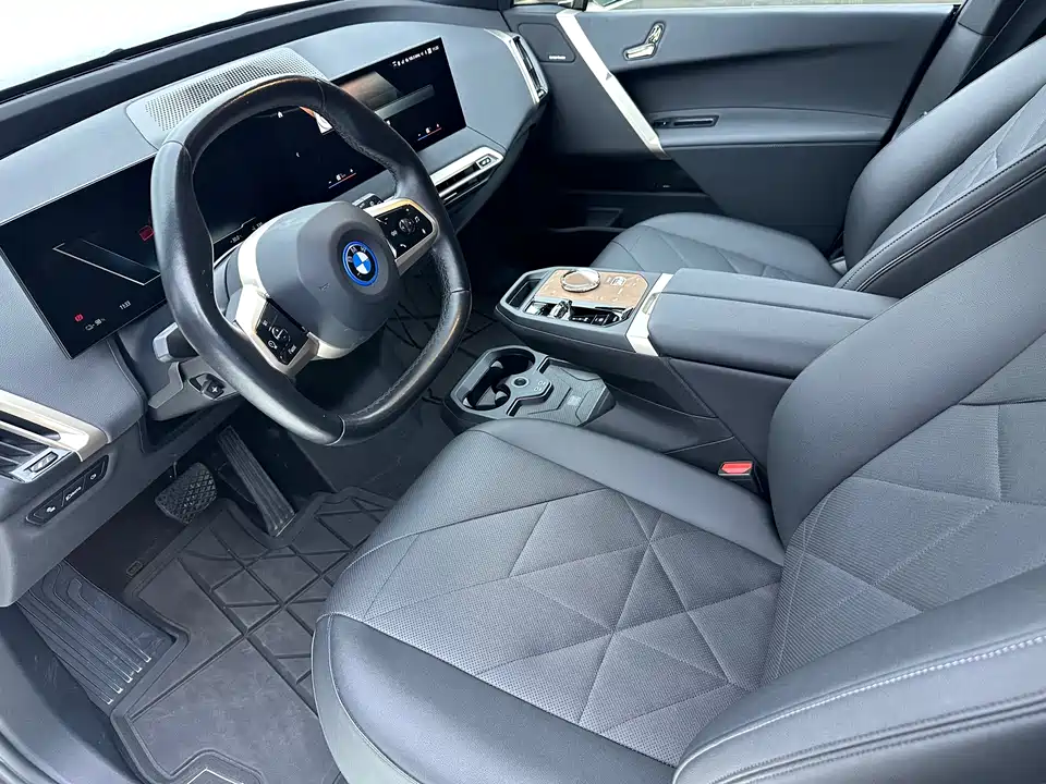 BMW iX