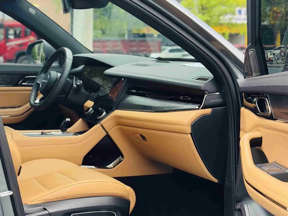 Lynk & Co 09