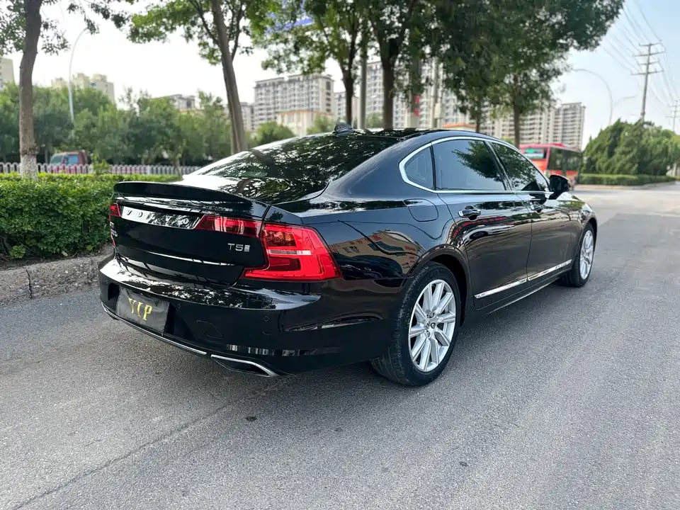 Volvo S90
