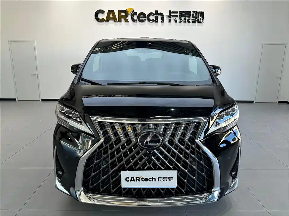 Lexus LM
