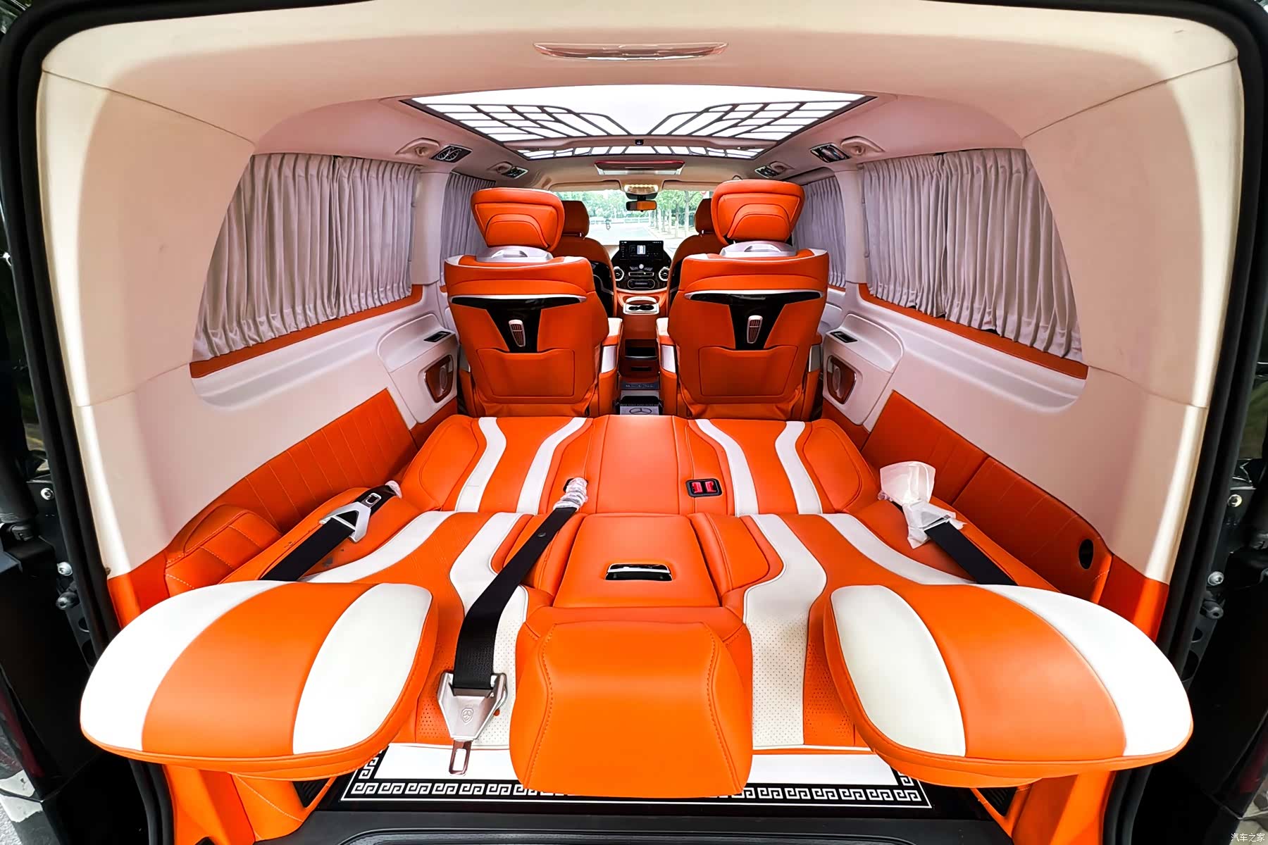 Mercedes-Benz 7, 2024 26