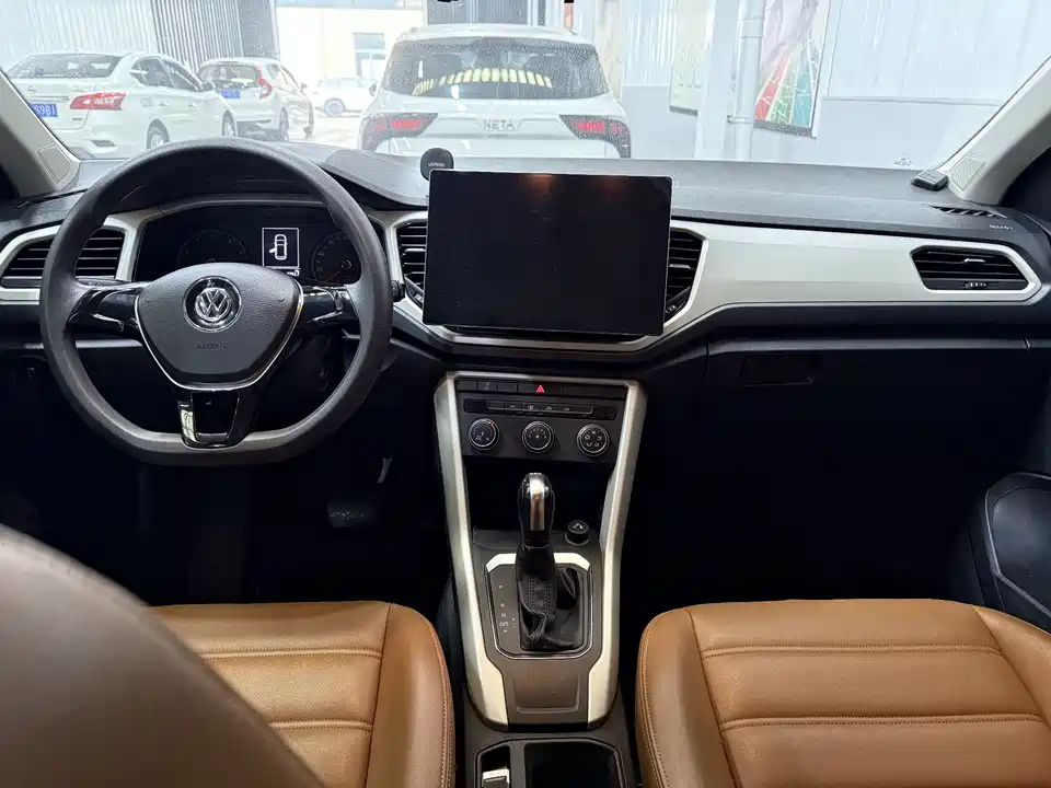 Volkswagen T-ROC exploring Songs