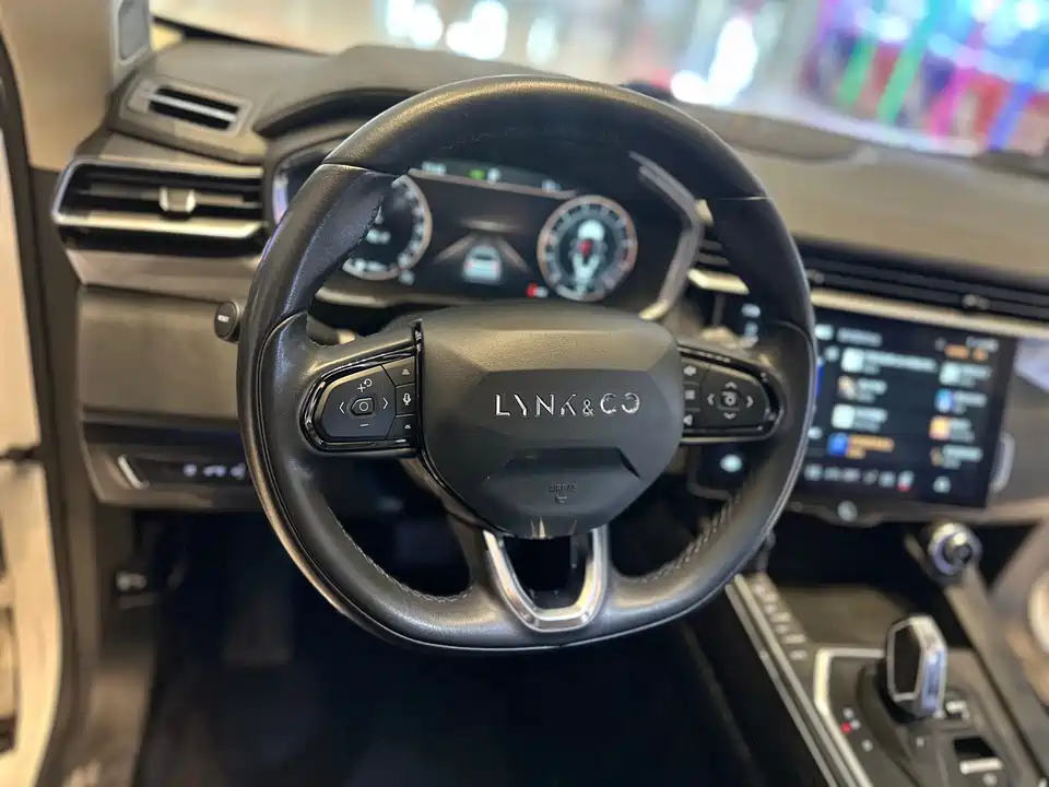 Lynk & Co 01