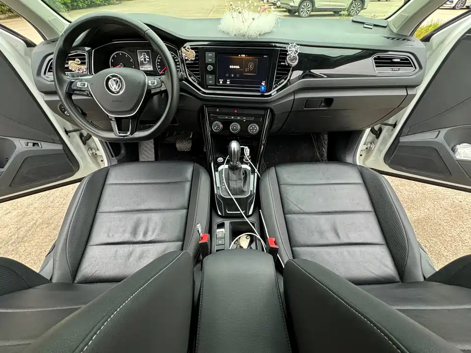 Volkswagen T-ROC exploring Songs