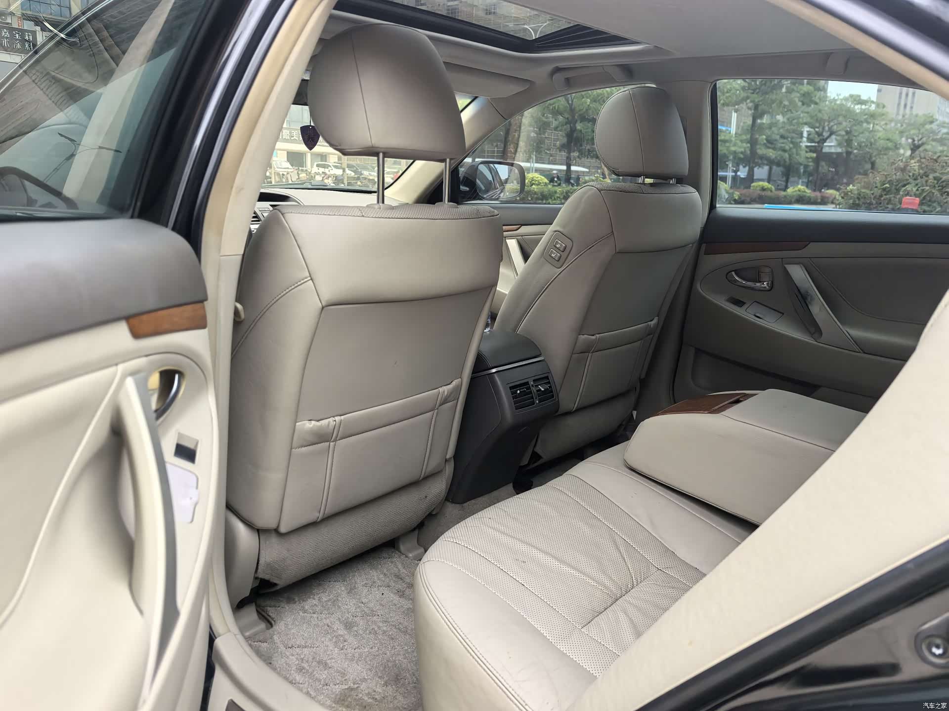Toyota Camry, 2011 4