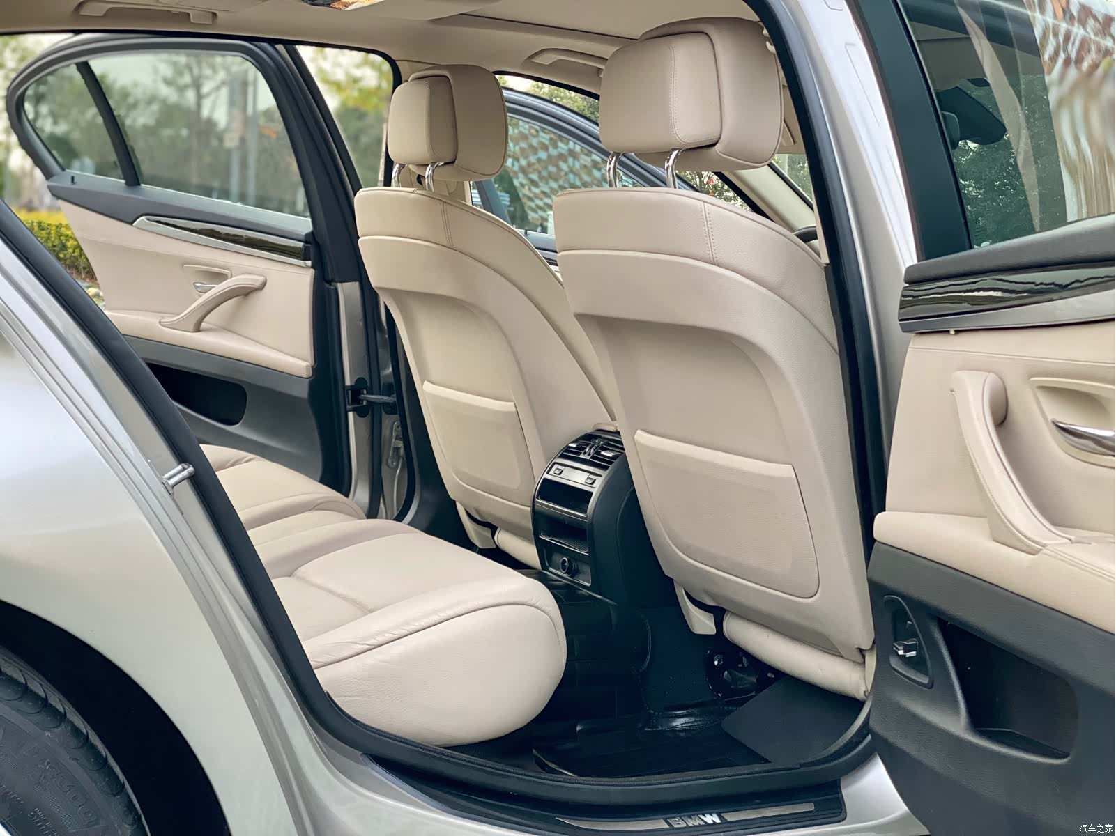 BMW 5 Series, 2012 11