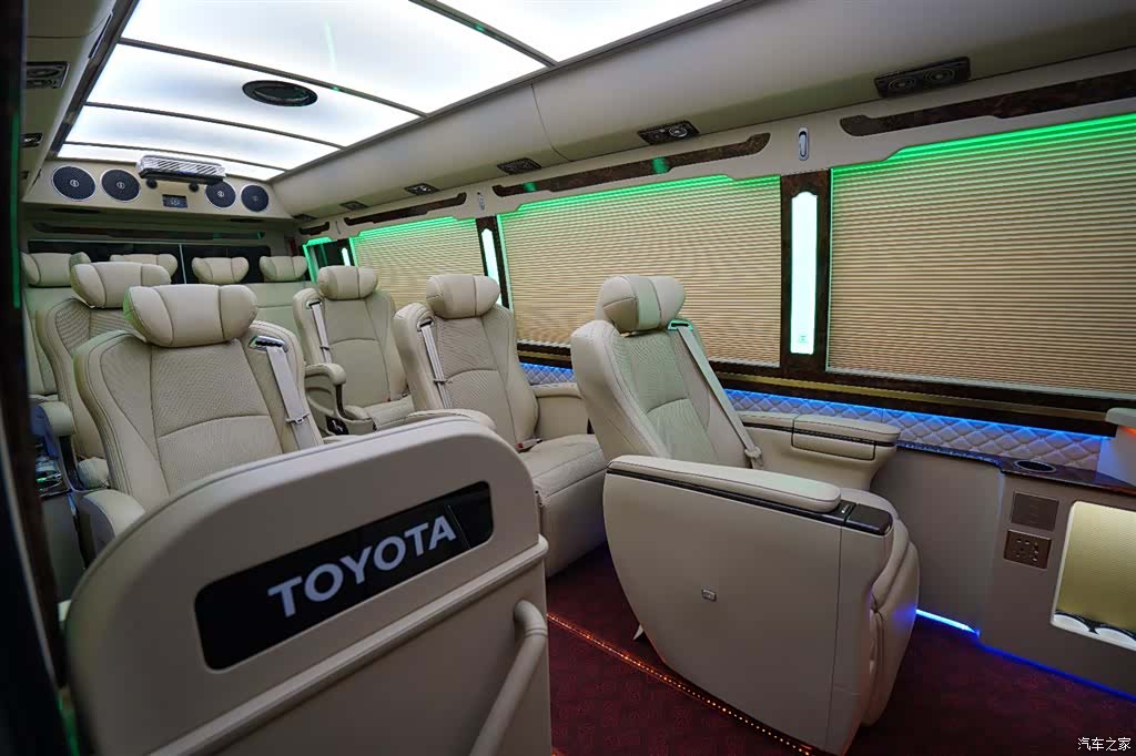 Toyota Coaster, 2018 11