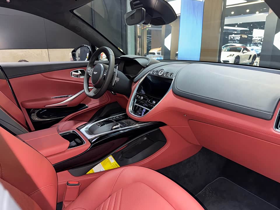 Aston Martin DBX Aston Martin DBX
