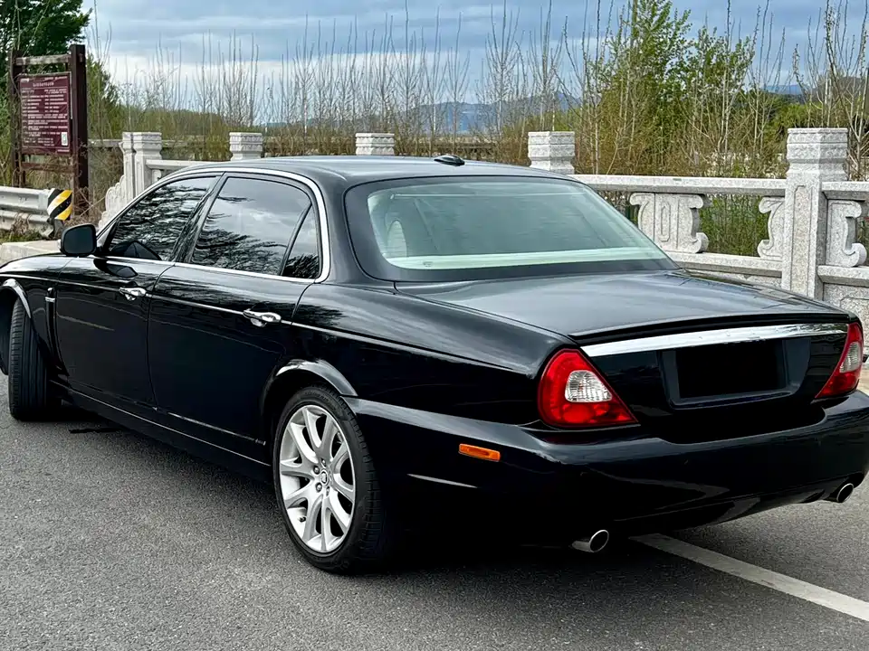 Jaguar XJ
