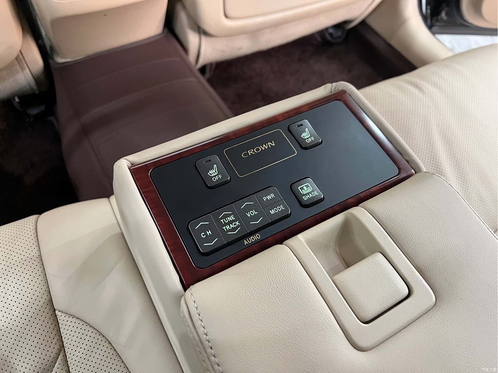 Toyota Crown, 2010 17
