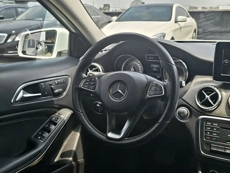Mercedes-Benz GLA Mercedes-Benz GLA
