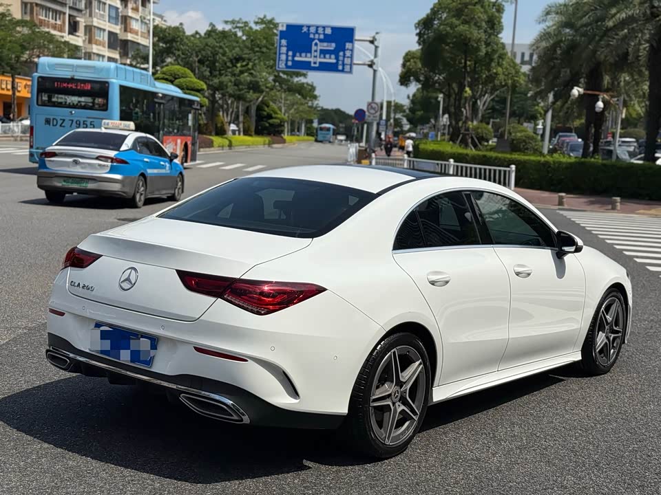 Mercedes-Benz GLA Mercedes-Benz GLA