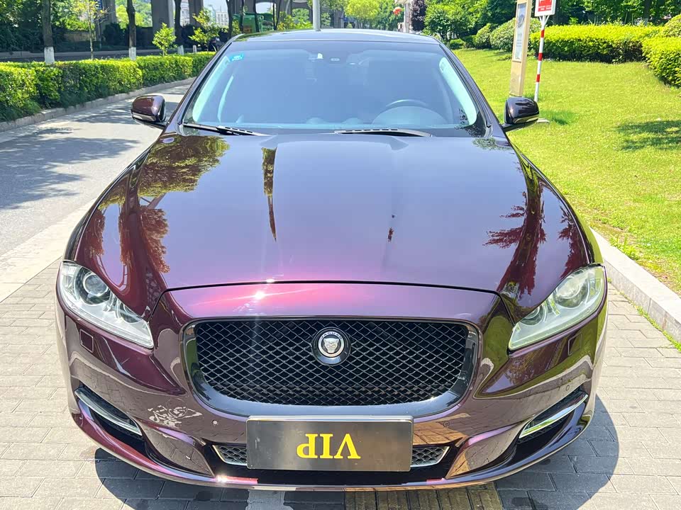 Jaguar XJ
