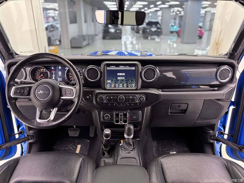 Jeep Wrangler, 2023 12