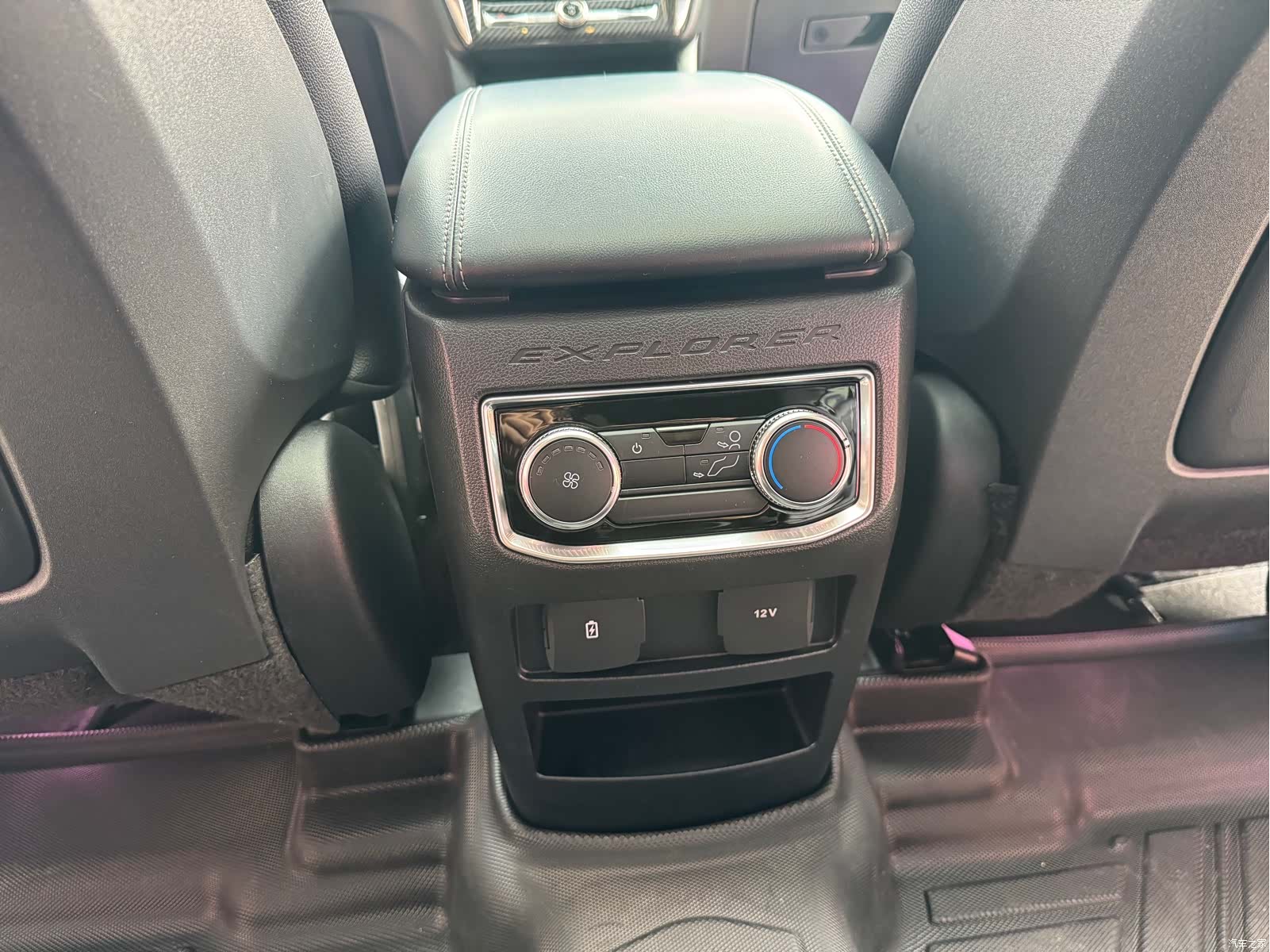 Ford Explorer, 2020 14