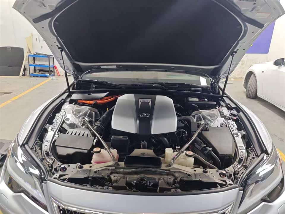Lexus LS