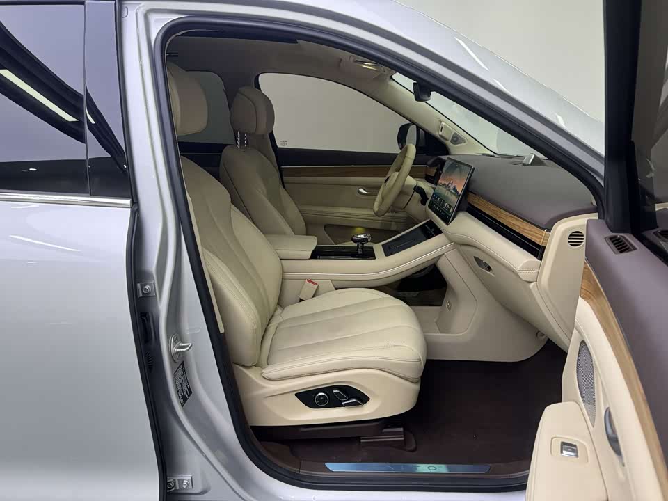 AITO Ask the world M7