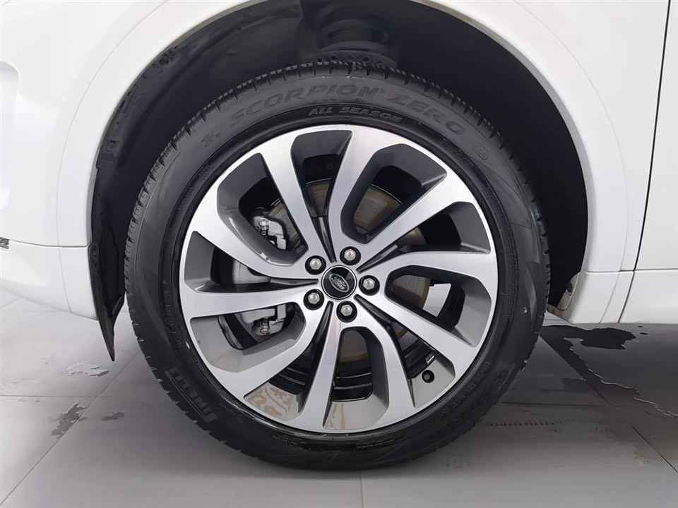 Land Rover Discover sources for sports