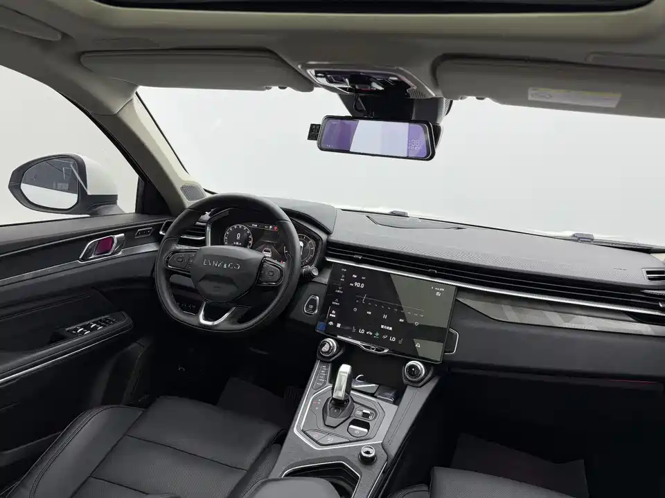 Lynk & Co 01