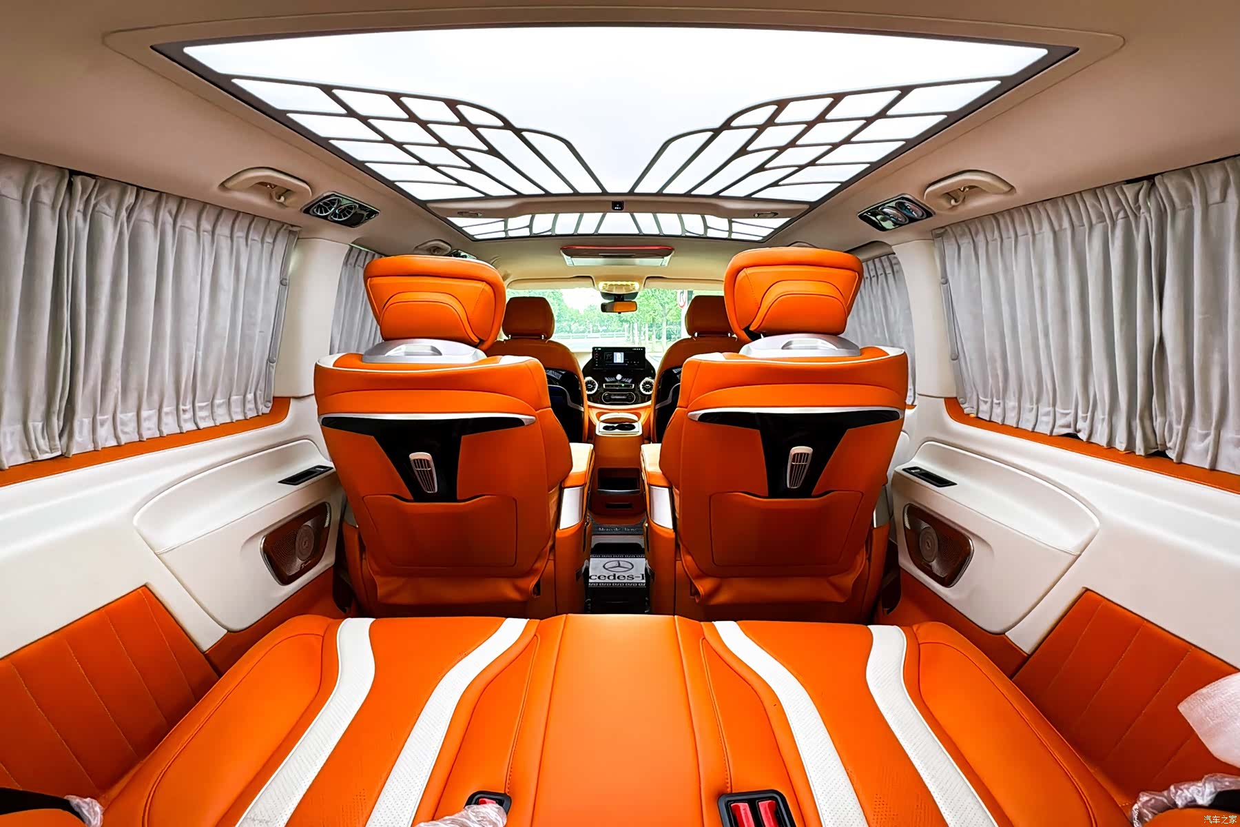 Mercedes-Benz 7, 2024 18