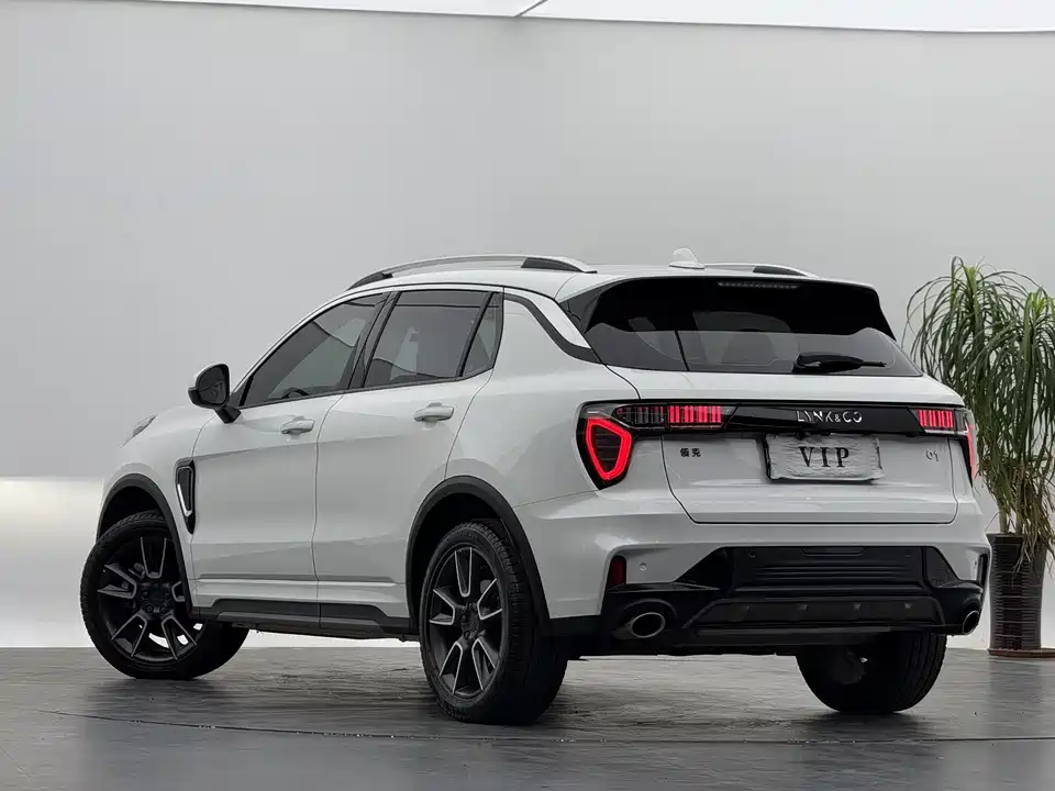 Lynk & Co 01