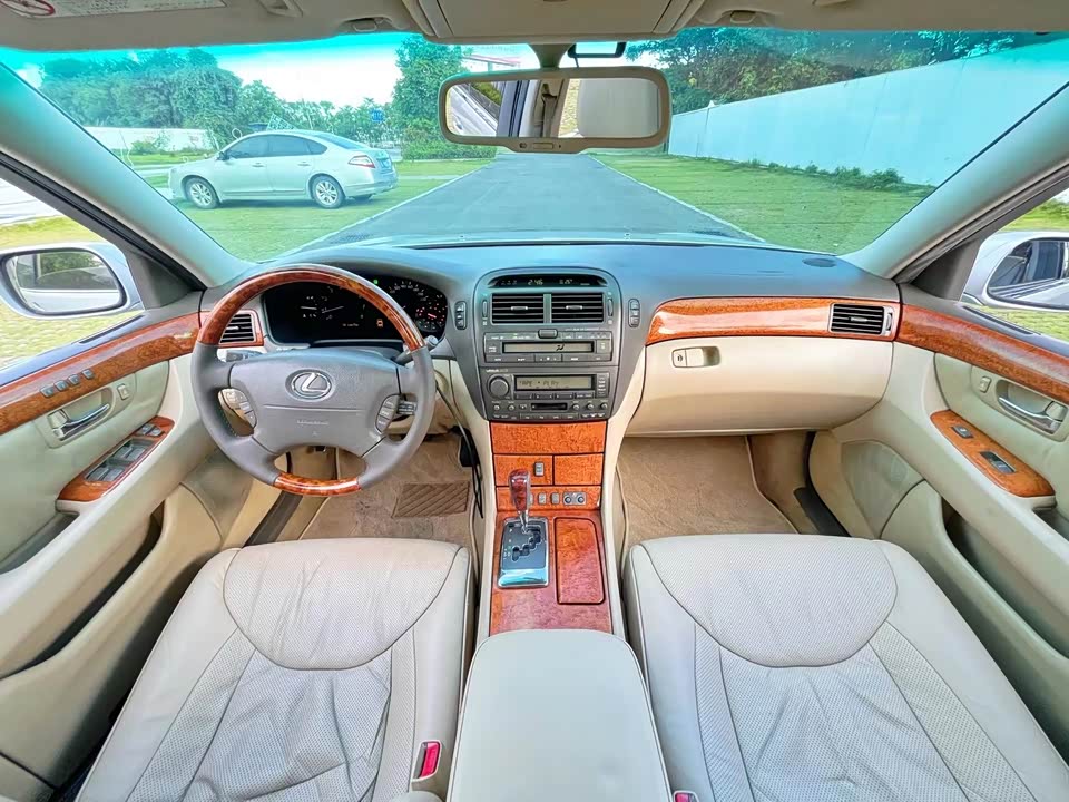 Lexus LS