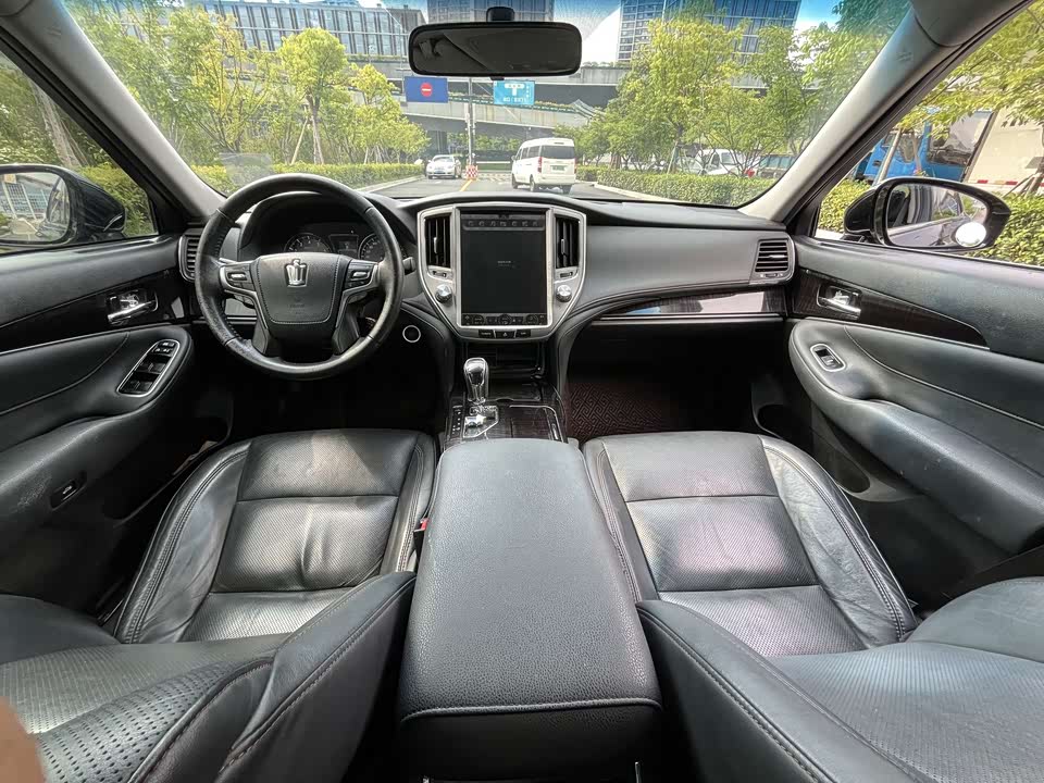 Toyota crown